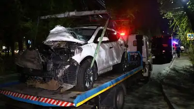 ДТП на проспекте аль-Фараби: Hyundai Santa Fe разбил две ГАЗели, фото - Новости Zakon.kz от 08.11.2023 02:35