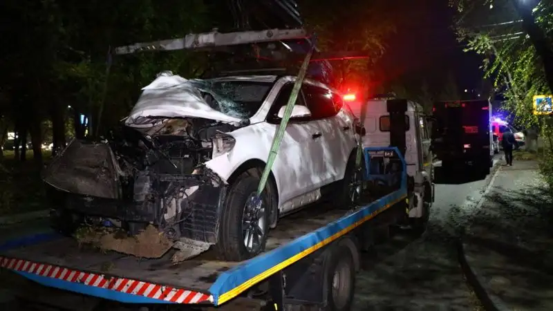 ДТП на проспекте аль-Фараби: Hyundai Santa Fe разбил две ГАЗели