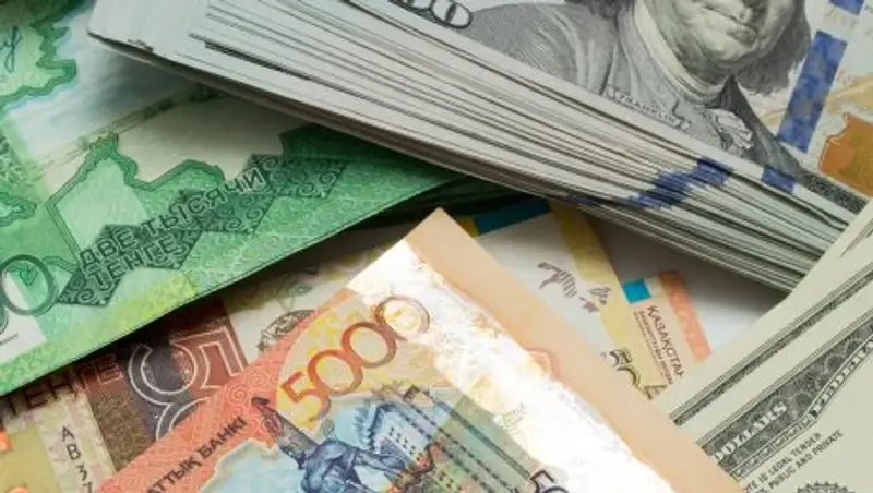 На утренних торгах тенге слегка укрепился