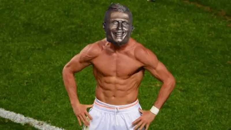 В Интернете высмеяли бюст Криштиану Роналду