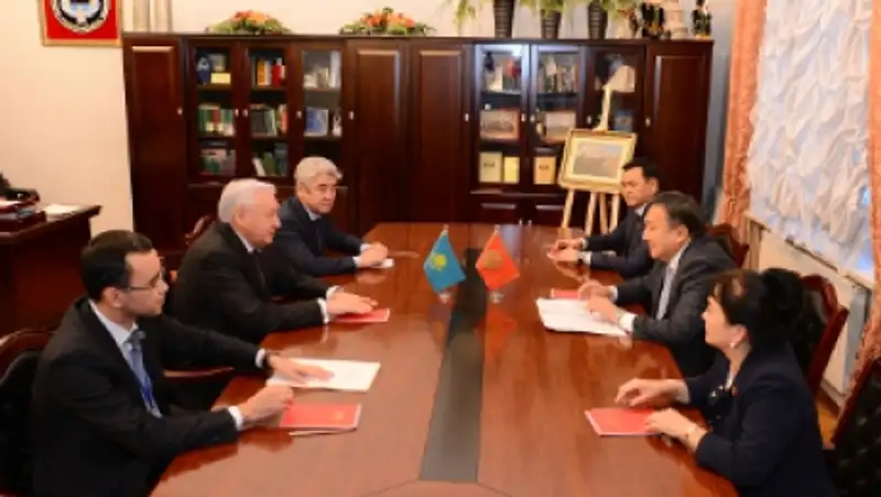 Председатель Мажилиса провел встречи со спикерами парламентов Кыргызстана и Афганистана