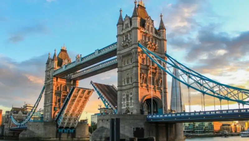 В Лондоне при разведении сломался Тауэрский мост