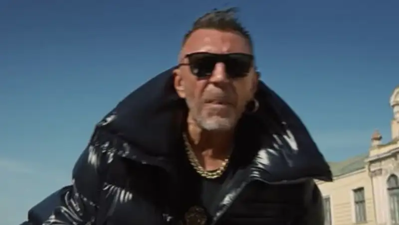 "Не хочу быть москвичом". Опубликован новый клип "Ленинграда"