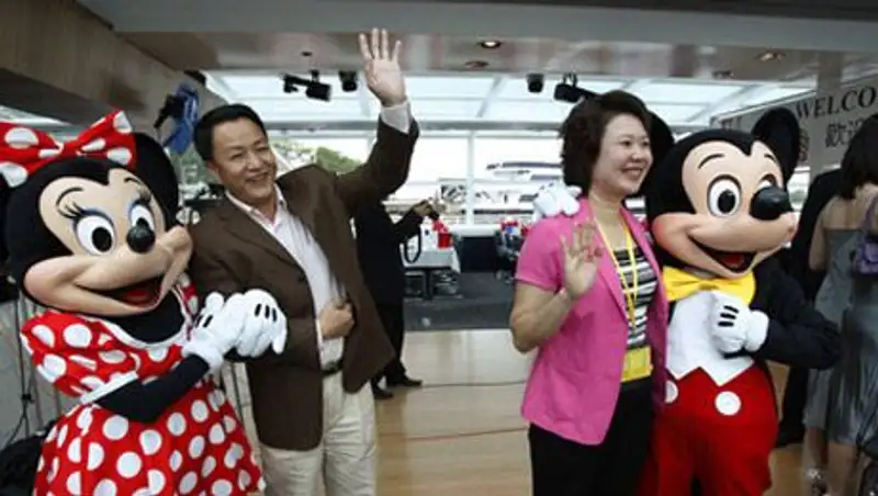 Группа из шести тысяч китайских туристов прилетела в США