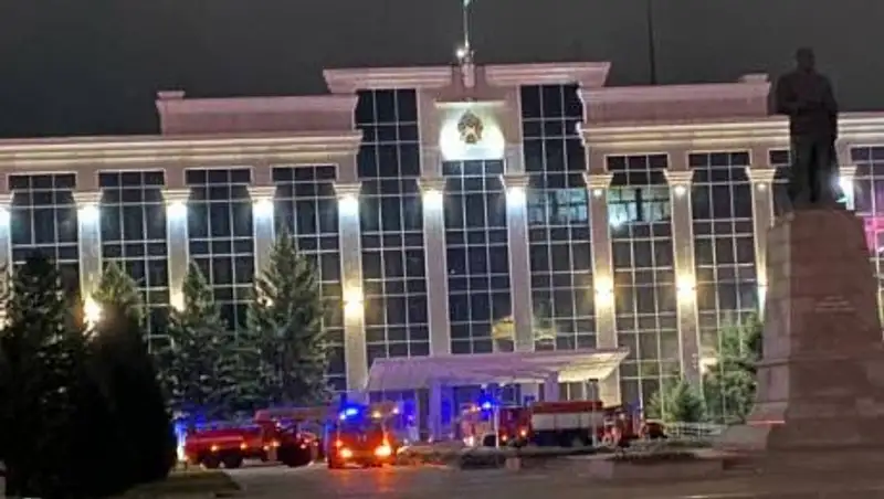 Здание акимата загорелось в Восточном Казахстане