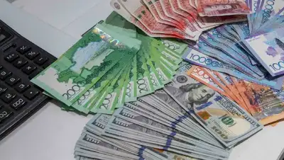 курс доллара на торгах, фото - Новости Zakon.kz от 17.08.2022 15:41