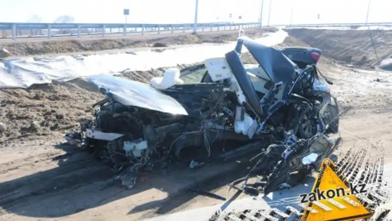 На капчагайской трассе Lexus в результате ДТП превратился в груду металла