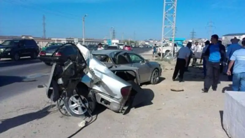 В полиции прокомментировали ДТП с автомобилем, врезавшимся в опору рекламной конструкции