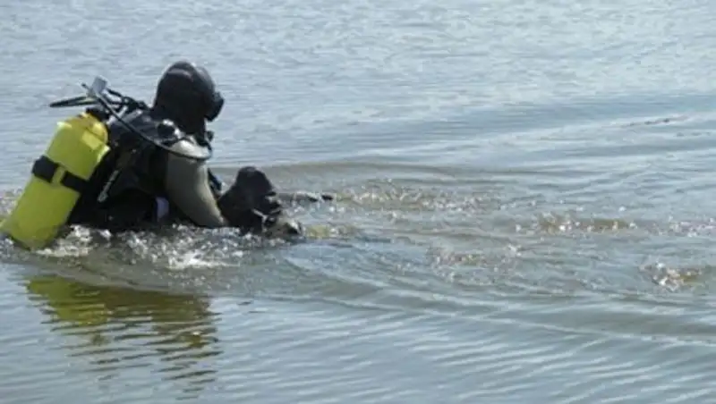 В Актюбинской области мужчина утонул, переплывая на спор заполненную водой балку