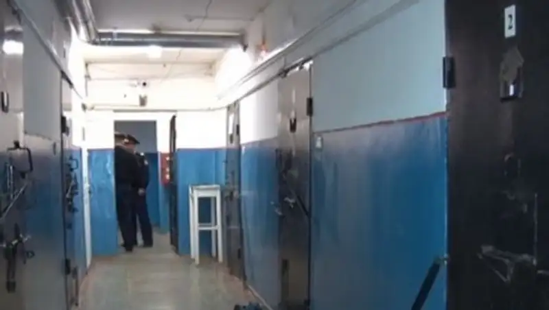 Били и требовали пин-код от карточки: в Актобе инвалид обвиняет полицейских