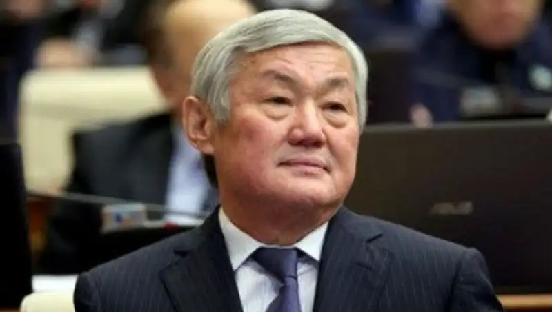 Аким Актюбинской области раскритиковал школы, сделанные из камыша