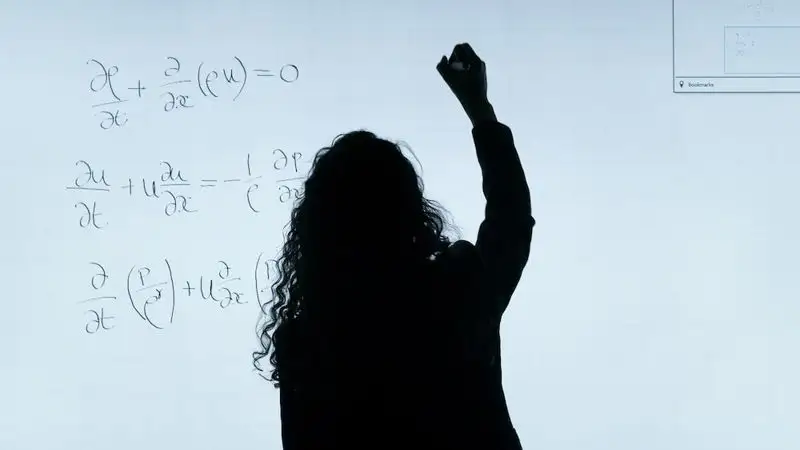 Нецензурно обозвала: в актюбинской школе педагог ударила ученицу