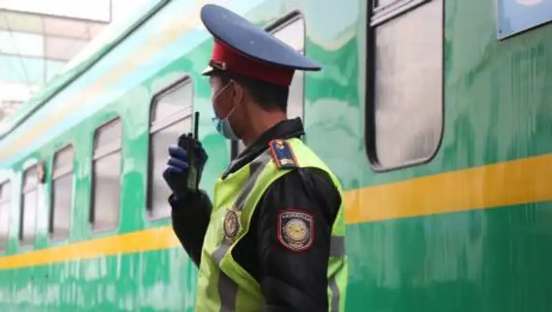 В Актобе арестовали двух иностранцев, дебоширивших в поезде