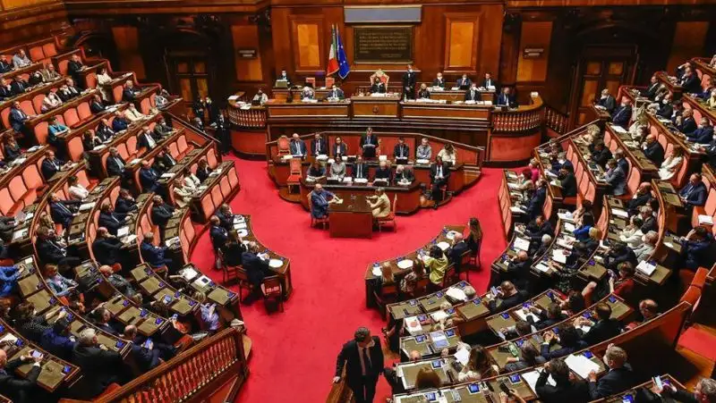 Президент Италии распустил парламент