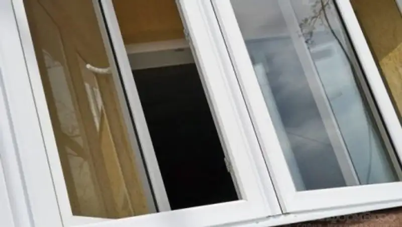 19-летний парень упал с 4 этажа жилого дома в Костанае