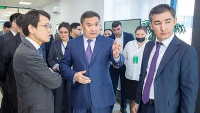 Процесс получения удостоверений, фото - Новости Zakon.kz от 15.04.2022 20:01