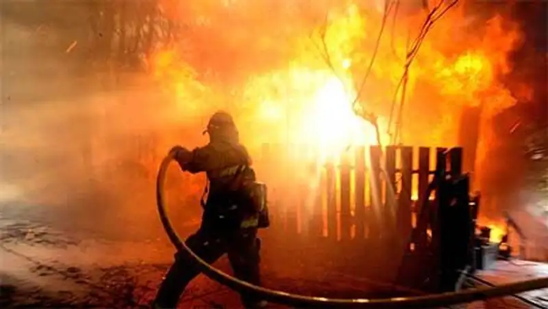 2 человека стали жертвами пожара в частном доме в Павлодарской области