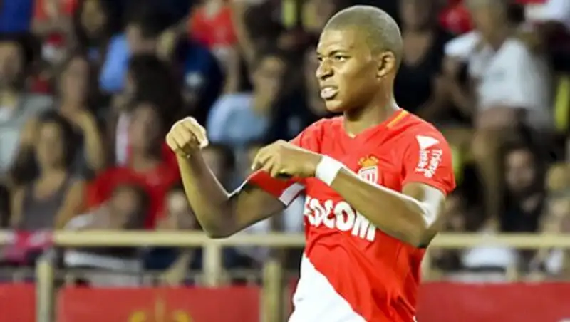 СМИ сообщили о желании ПСЖ купить 18-летнего форварда за 180 миллионов евро