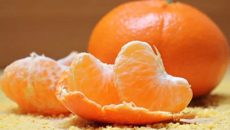 Видео с таблетками внутри мандаринов разоблачил мужчина