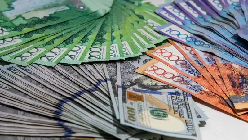 Доллар резко подешевел на торгах