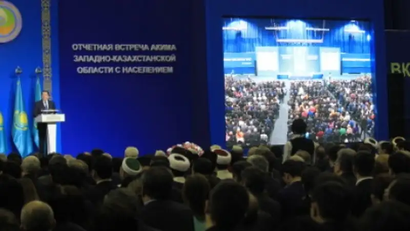 Аким Ногаев пообещал западноказахстанцам дешевый бензин и черную икру