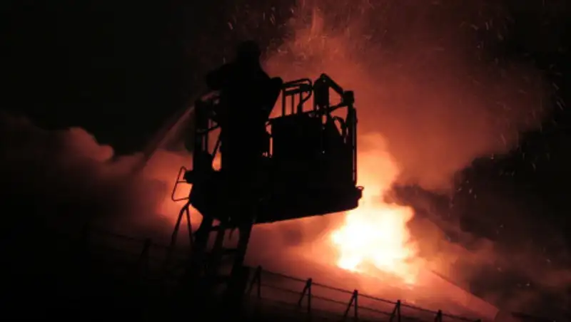 В Кокшетау мужчина спас соседа из горящего дома