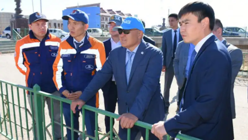 Умирзак Шукеев проинспектировал строительные площадки в Туркестане