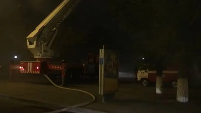 Более 1000 кв.м выгорело при пожаре в столичном кафе