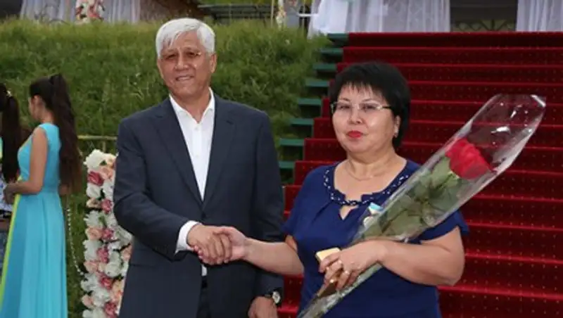 Аким Алматинской области Амандык Баталов поздравил журналистов с профессиональным праздником 