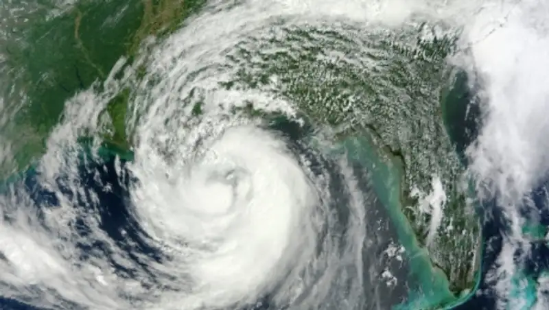 Ураган "Патрисия" обрушит десятиметровые волны на тихоокеанское побережье Мексики