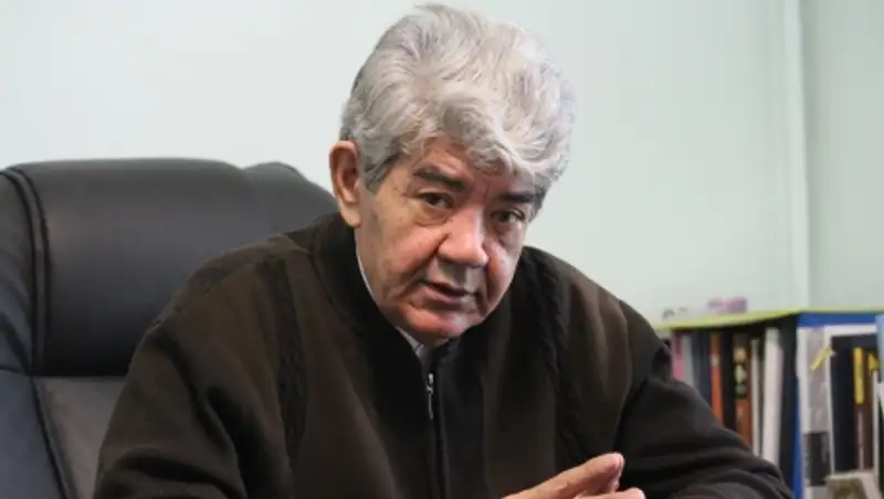 Главный эколог страны просит сброситься ему на штаб-квартиру