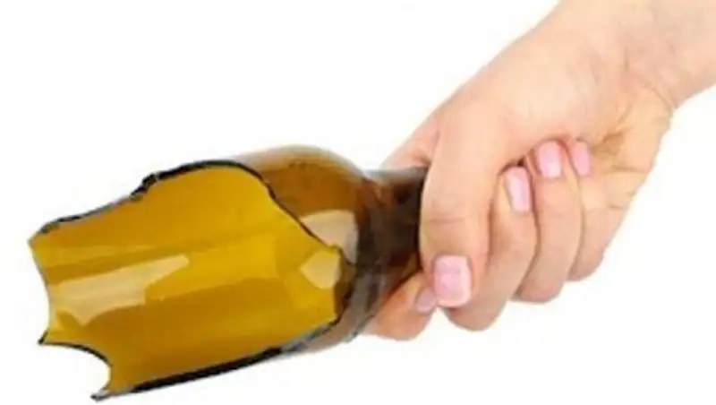 Жительница Шымкента угрожала убить свою свекровь осколком бутылки