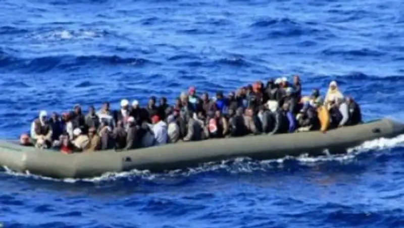 В надувной лодке у побережья Италии нашли тела 26 девушек