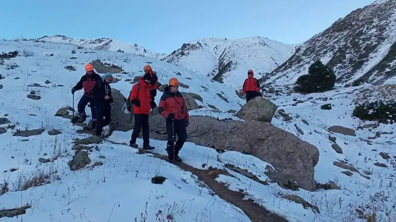 Отряд МЧС спас потерявшихся в горах Алматы подростков