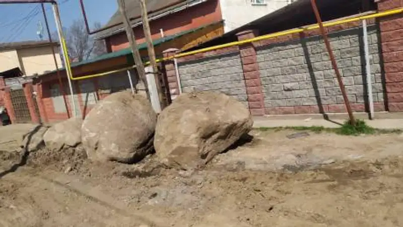 Жителям Акжара в Алматы рассказали о трудностях в прокладке водопровода