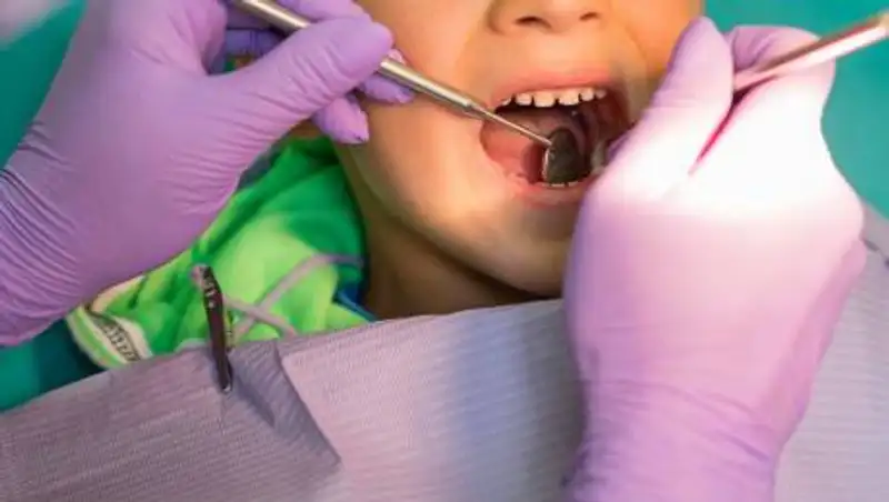 Просил 10 тысяч на карту: алматинка сделала заявление после увольнения двух стоматологов