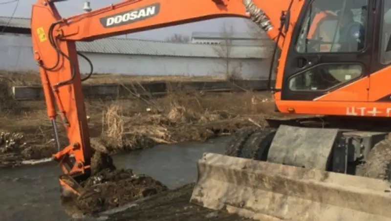 В Алматы продолжается очистка рек