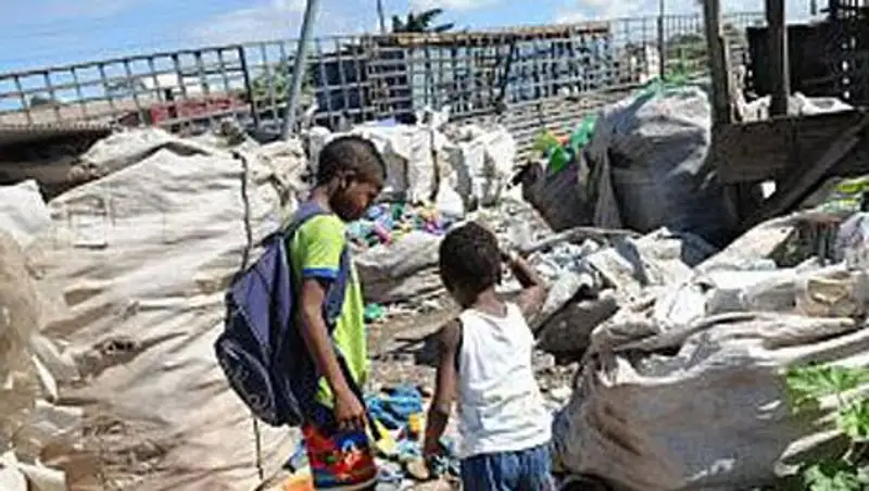 Рио-де-Жанейро тонет в мусоре в разгар карнавала