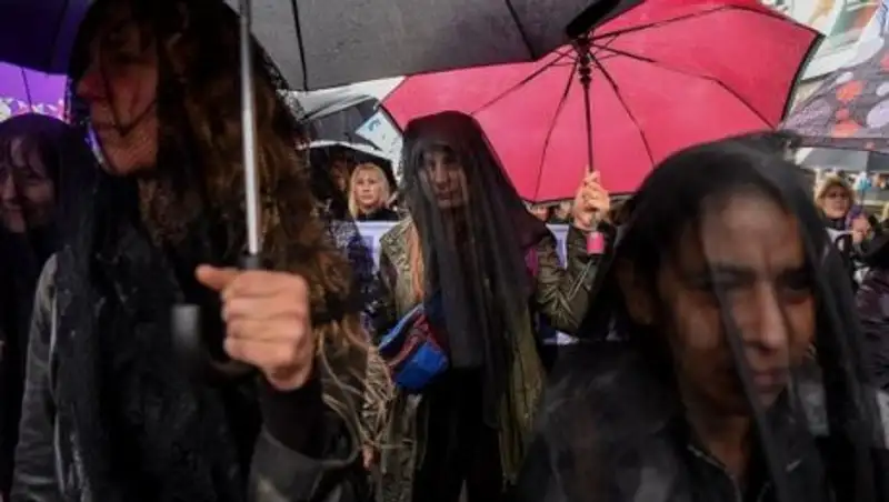 Гибель изнасилованной девушки в Аргентине вызвала акции протеста