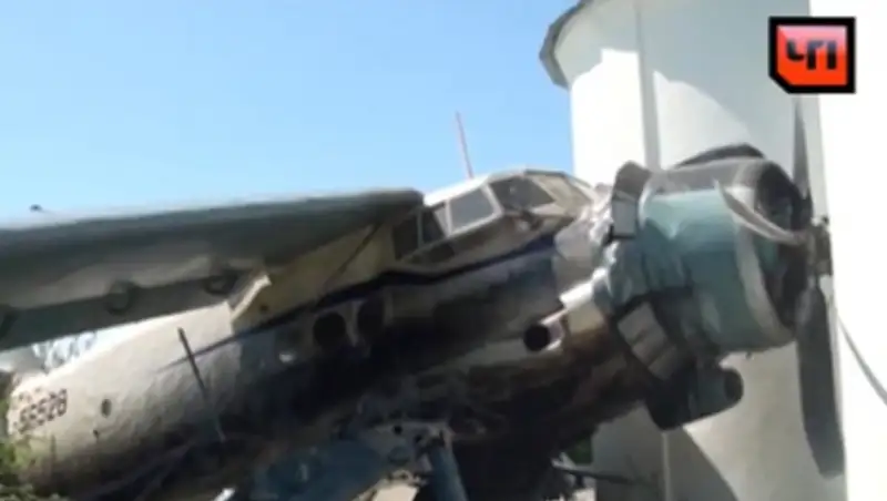 На Ставрополье Ан-2 врезался в церковь при жесткой посадке