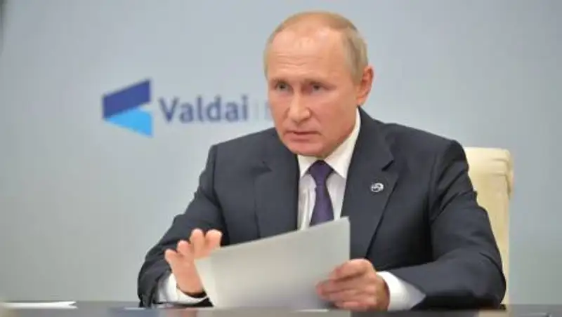 Путин заявил о недопустимости вмешательства в дела Беларуси