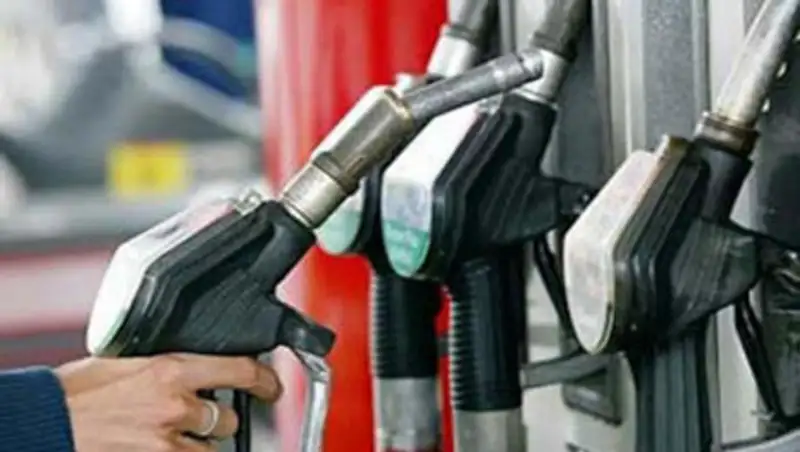 Крупные АЗС, необоснованно повысившие цены на бензин, будут оштрафованы - Е. Досаев, фото - Новости Zakon.kz от 23.11.2015 23:18