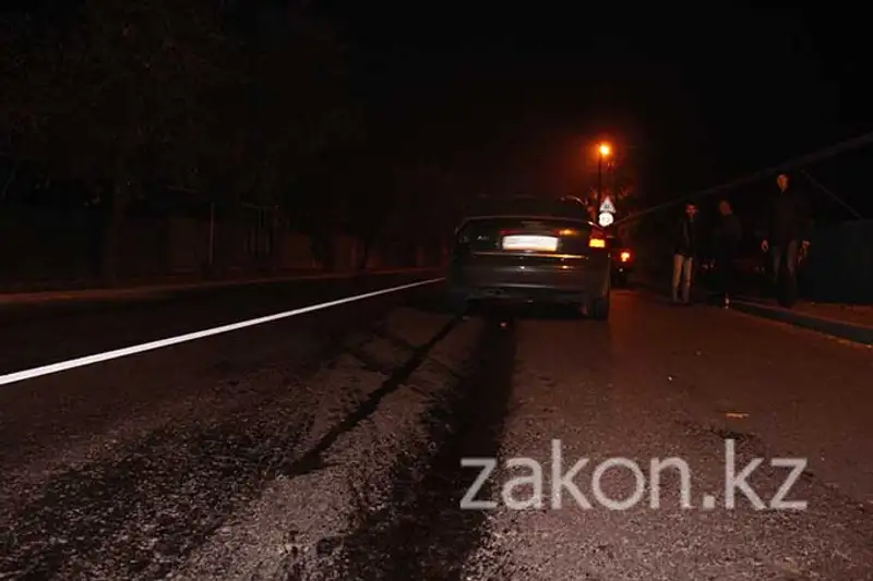 В Алматы водитель Фольксвагена врезался в Ауди с двумя маленькими пассажирами (фото) В Алматы водитель Фольксвагена врезался в Ауди с двумя маленькими пассажирами (фото), фото - Новости Zakon.kz от 01.11.2013 20:00