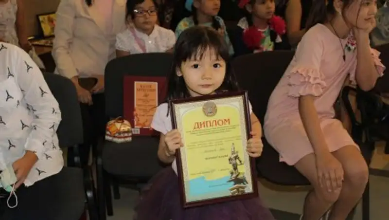 Дети госслужащих приняли участие в конкурсе рисунков от ДАГСиПК