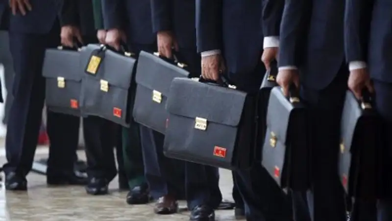 В Казахстане станет меньше чиновников