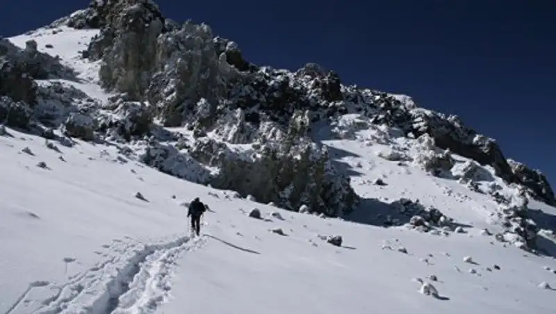 Альпинист провел пять дней в расселине скалы глубиной 30 метров и выжил