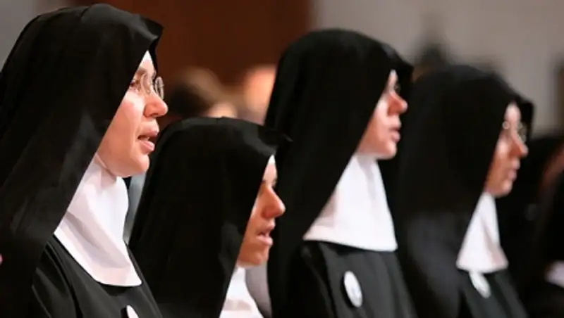 В Испании монахинь вербуют через соцсети