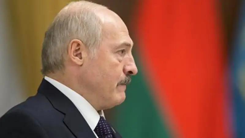 Лукашенко заявил что с Украины потоком идет оружие и взрывчатка