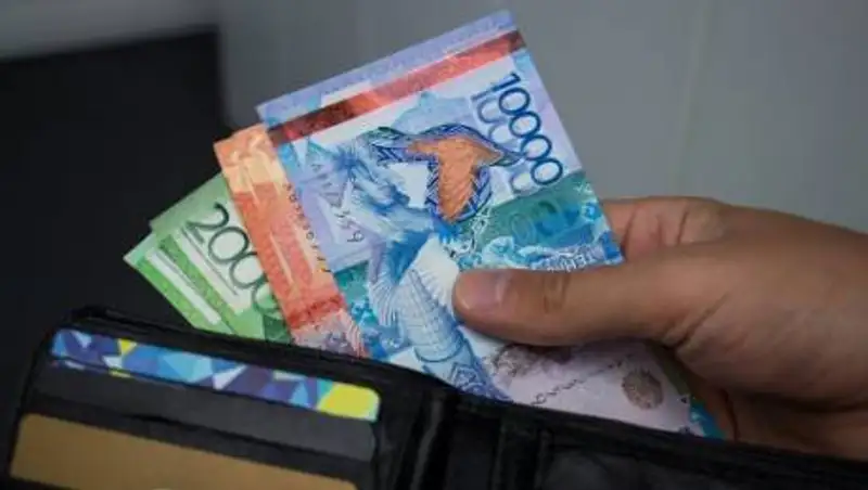 Ошибочное начисление налогов на транспорт сравнили с попыткой обобрать казахстанцев