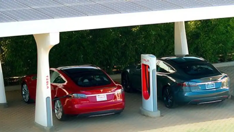 Раскрыты цены на подзарядку от бесплатных ранее Tesla Supercharger
